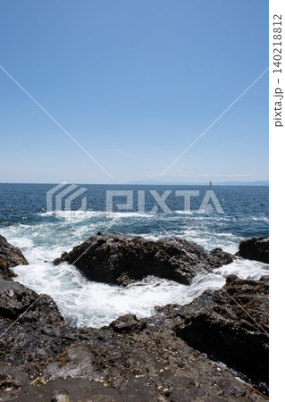 江の島の岩場の海岸 江の島の岩場の海岸 140218812