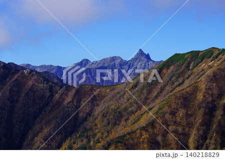 燕岳登山途中の槍ヶ岳眺望 140218829