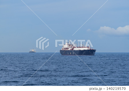 日本のエネルギーを支える東京湾のLNG船と海上物流 日本のエネルギーを支える東京湾のLNG船と海上物流 140219570