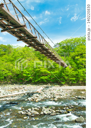 栃木県那須塩原市 塩原温泉に流れる箒川に架かる七ツ岩吊橋 栃木県那須塩原市 塩原温泉に流れる箒川に架かる七ツ岩吊橋 140220830
