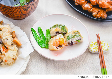 ヘルシーな和食おつまみ はんぺんの湯葉包み揚げ ヘルシーな和食おつまみ はんぺんの湯葉包み揚げ 140221857