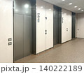 オフィスビルのエレベーターホール 140222189