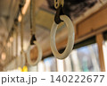 レトロな路面電車の吊り革 140222677