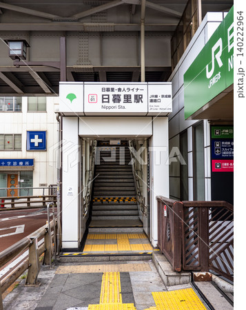 日暮里・舎人ライナー「日暮里駅」JR線・京成線連絡口の駅名表示 日暮里・舎人ライナー「日暮里駅」JR線・京成線連絡口の駅名表示 140222964