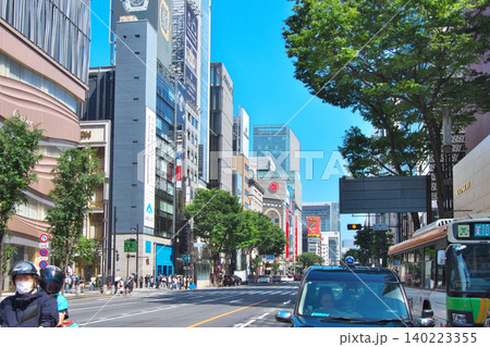 春の銀座の賑やかな街並み（晴海通り）　 都市景観（2026年5月） 140223355