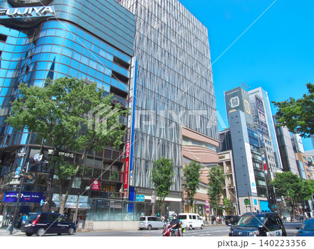 春の銀座の賑やかな街並み(晴海通り) 都市景観(2026年5月) 春の銀座の賑やかな街並み(晴海通り) 都市景観(2026年5月) 140223356