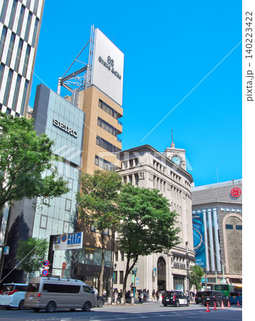春の銀座の賑やかな街並み（晴海通り）　 都市景観（2026年5月） 140223422