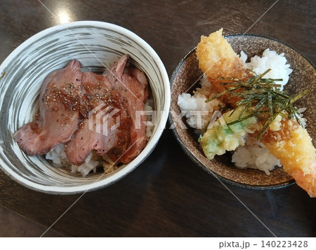 うどん馳走 山石土平のミニ海老天丼とミニローストビーフ丼 うどん馳走 山石土平のミニ海老天丼とミニローストビーフ丼 140223428