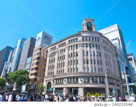 春の銀座の賑やかな街並み（銀座・和光前）　 都市景観（2026年5月） 140223546