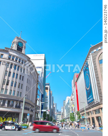 春の銀座の賑やかな街並み(中央通りの歩行者天国) 都市景観(2026年5月) 春の銀座の賑やかな街並み(中央通りの歩行者天国) 都市景観(2026年5月) 140223746