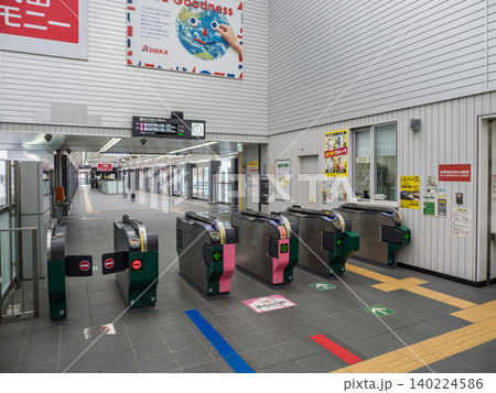日暮里・舎人ライナー「日暮里駅」の自動改札機 日暮里・舎人ライナー「日暮里駅」の自動改札機 140224586