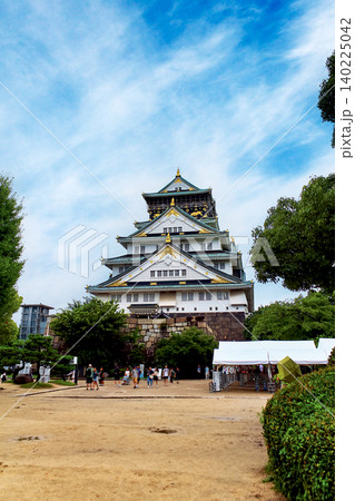 【大阪】夏の中央区 観光客で賑わう大阪城 【大阪】夏の中央区 観光客で賑わう大阪城 140225042