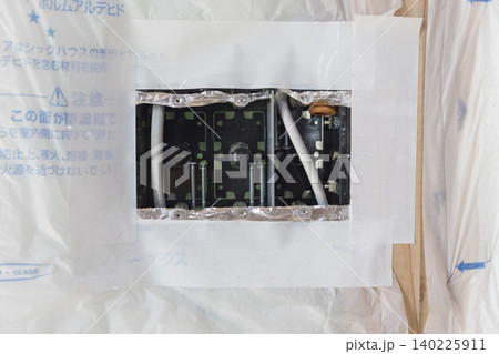 建築途中のむき出しの電源部分 建築途中のむき出しの電源部分 140225911