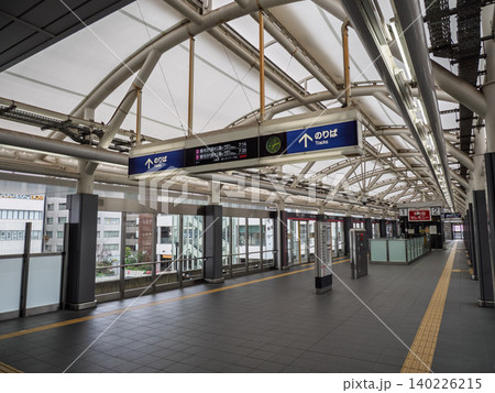 早朝の日暮里・舎人ライナー「日暮里駅」ホーム 早朝の日暮里・舎人ライナー「日暮里駅」ホーム 140226215