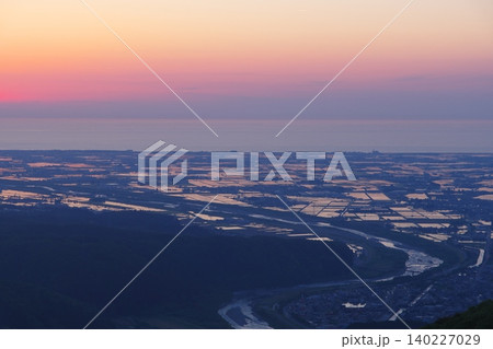 犀鶴林道(奥獅子吼山)から望む手取川扇状地の夕景 犀鶴林道(奥獅子吼山)から望む手取川扇状地の夕景 140227029