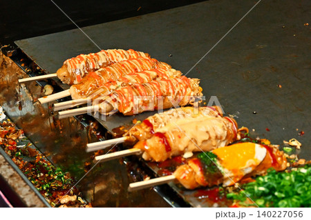 夏祭りの縁日屋台グルメ、はし巻き 夏祭りの縁日屋台グルメ、はし巻き 140227056