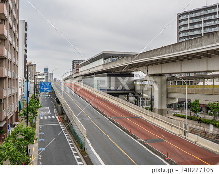 日暮里・舎人ライナー「熊野前駅」の歩行者動線と都市交通インフラ 日暮里・舎人ライナー「熊野前駅」の歩行者動線と都市交通インフラ 140227105
