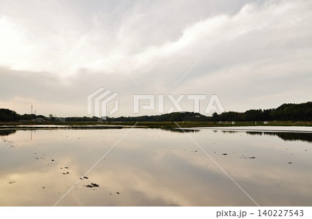 ひたちなか市に広がる静寂に包まれた春の田園風景 ひたちなか市に広がる静寂に包まれた春の田園風景 140227543