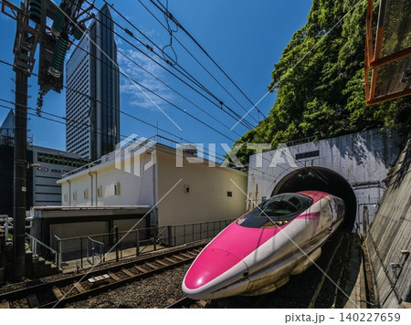 ハローキティ新幹線 神戸トンネルん抜けて到着 新神戸駅 ハローキティ新幹線 神戸トンネルん抜けて到着 新神戸駅 140227659
