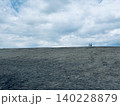 広大な海に広がる砂丘 140228879
