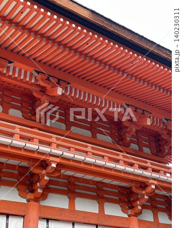 下鴨神社の楼門(京都・世界遺産の神社建築) 下鴨神社の楼門(京都・世界遺産の神社建築) 140230311