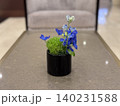 フラワーアレンジ 青と緑 140231588