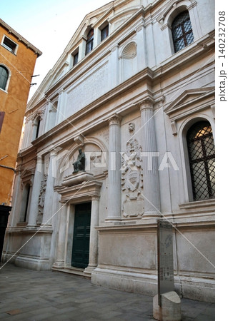 イタリア ヴェネツィア旧市街 早朝のサン・ジュリアーノ教会 イタリア ヴェネツィア旧市街 早朝のサン・ジュリアーノ教会 140232708