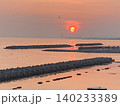 海の夕暮れ 140233389