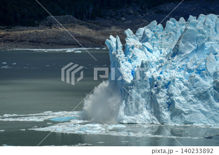 ice melting and falling perito moreno glacier argentina view ice melting and falling perito moreno glacier argentina view 140233892