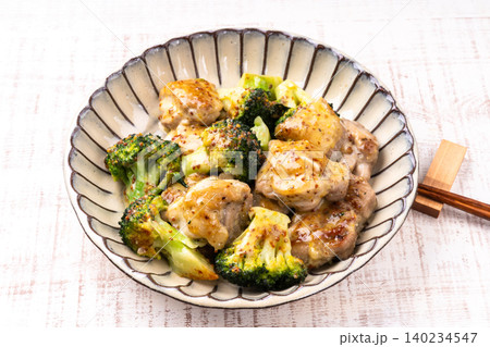 鶏肉とブロッコリーのハニーマスタードマヨネーズ焼き 鶏肉とブロッコリーのハニーマスタードマヨネーズ焼き 140234547