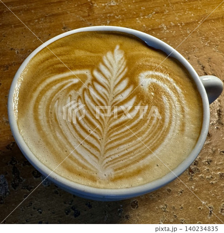 カフェラテのリーフラテアート 140234835