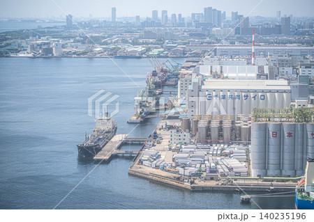 千葉共同サイロと千葉港の臨海工業地帯俯瞰【千葉県千葉市美浜区新港】 千葉共同サイロと千葉港の臨海工業地帯俯瞰【千葉県千葉市美浜区新港】 140235196