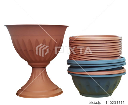 Grouping plastic flower pots and saucers for gardening Grouping plastic flower pots and saucers for gardening 140235513