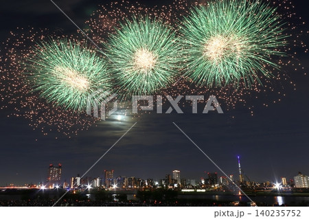 足立の花火：2026年（荒川土手：東京都足立区） 140235752