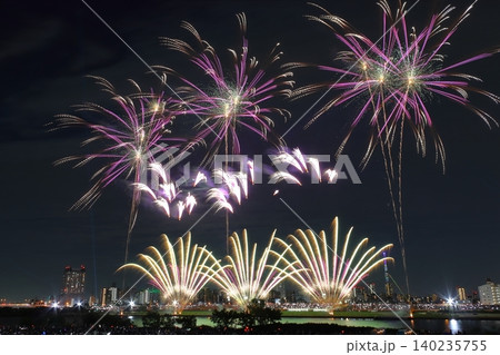 足立の花火：2026年（荒川土手：東京都足立区） 140235755