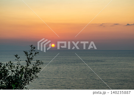 Minimal Sea Sunset 140235887