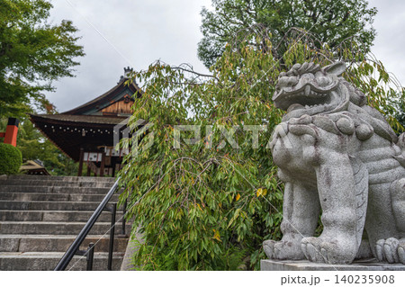 京都 建勲神社 参道の狛犬 140235908