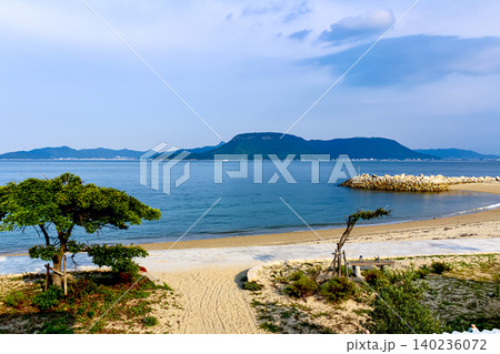 【香川】夏の女木島 夕方の女木島海岸 【香川】夏の女木島 夕方の女木島海岸 140236072