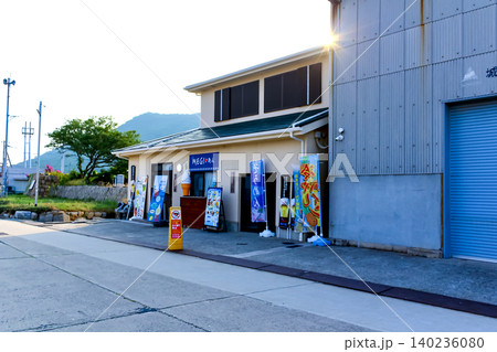 【香川】夏の女木島 夕方の街並み 【香川】夏の女木島 夕方の街並み 140236080