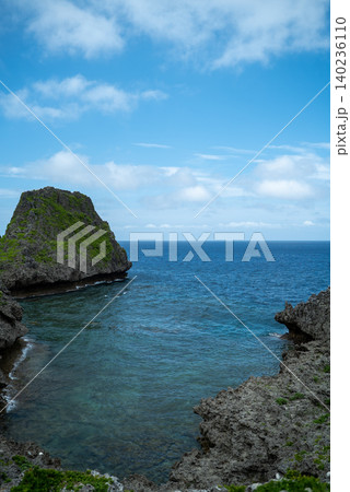 沖縄県 海 万座毛 沖縄県 海 万座毛 140236110