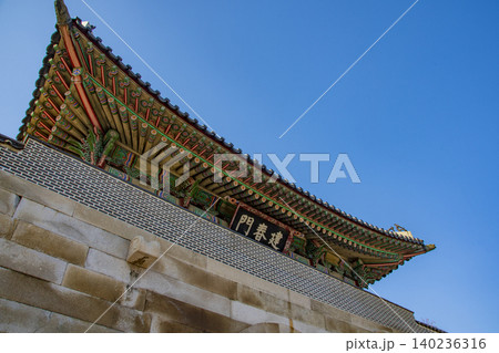 韓国ソウルの街並み 140236316