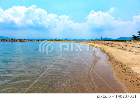 【香川】夏の女木島 透明度の高い女木島海岸 【香川】夏の女木島 透明度の高い女木島海岸 140237011