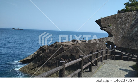自然の脅威!太平洋の荒波に浸食された岩壁 自然の脅威!太平洋の荒波に浸食された岩壁 140237357