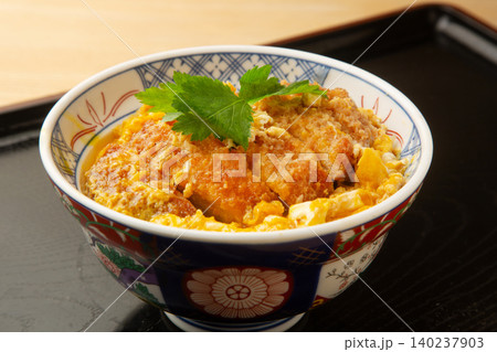カツ丼 140237903