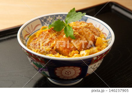 カツ丼 140237905