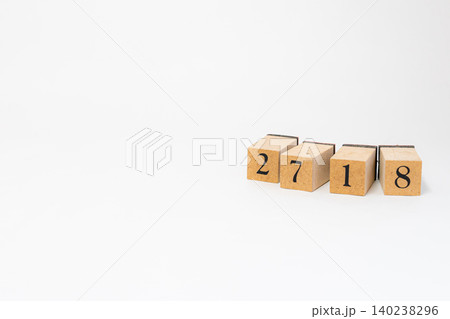 木のブロックで並べた4桁の数字 木のブロックで並べた4桁の数字 140238296