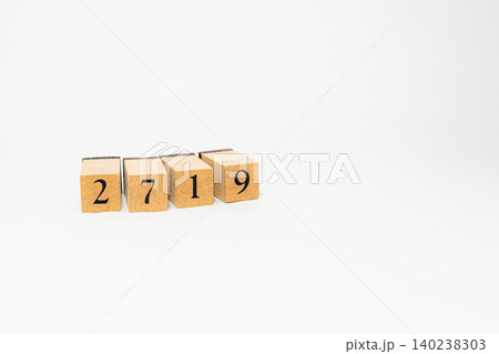 木のブロックで並べた4桁の数字 木のブロックで並べた4桁の数字 140238303