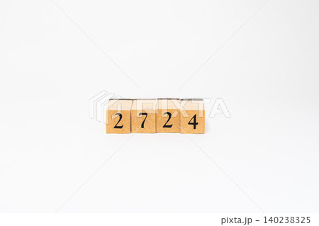 木のブロックで並べた4桁の数字 木のブロックで並べた4桁の数字 140238325