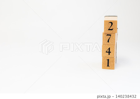 木のブロックで並べた4桁の数字 木のブロックで並べた4桁の数字 140238432