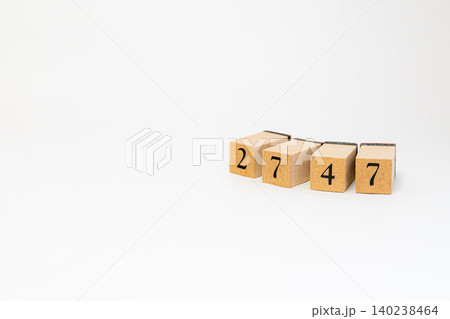 木のブロックで並べた4桁の数字 木のブロックで並べた4桁の数字 140238464